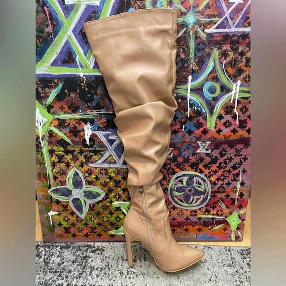 Thigh high beige boots - Picture 4 of 6